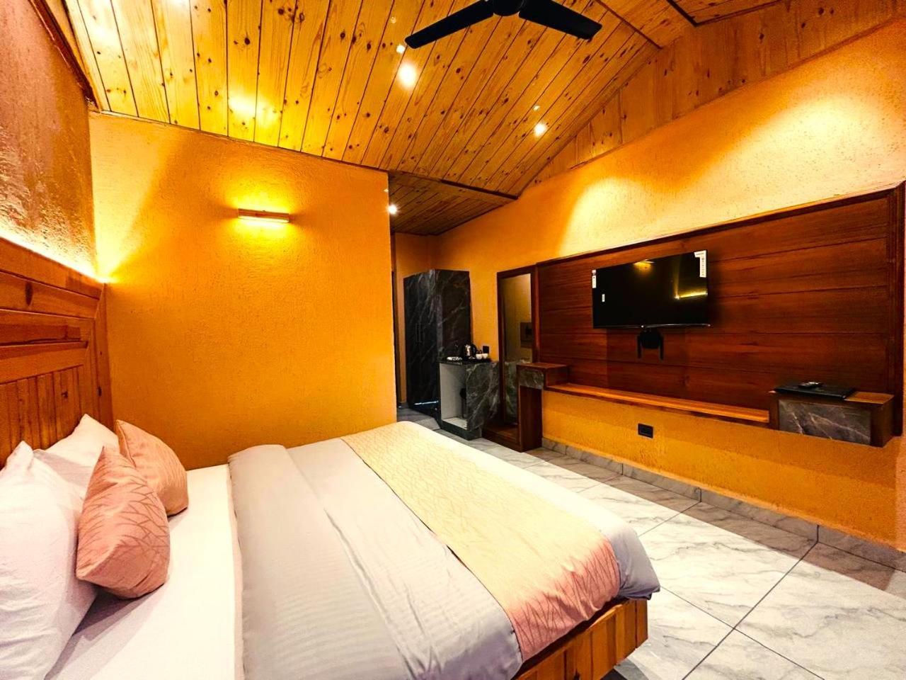 Living On The Edge A Luxury Stay มัสซูรี ภายนอก รูปภาพ