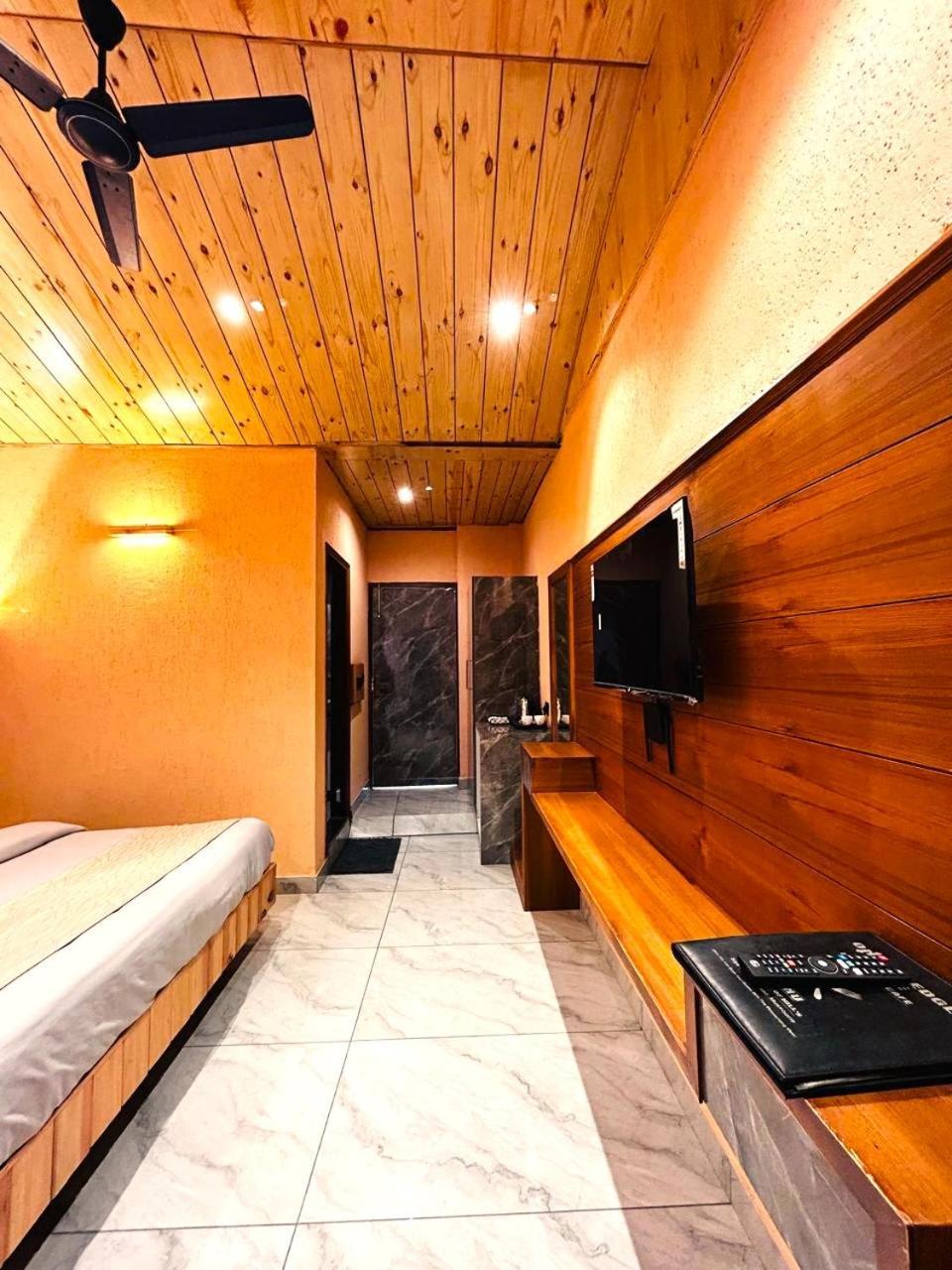 Living On The Edge A Luxury Stay มัสซูรี ภายนอก รูปภาพ